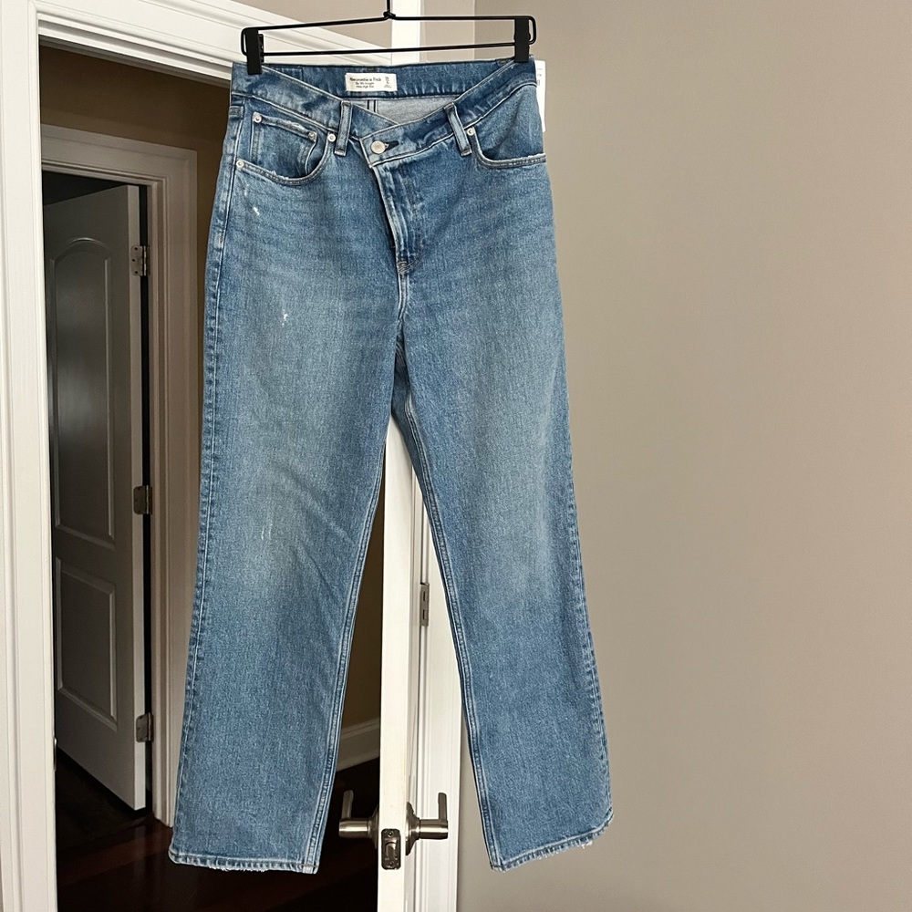 Abercrombie 90s Straight Ultra High Rise new without tags